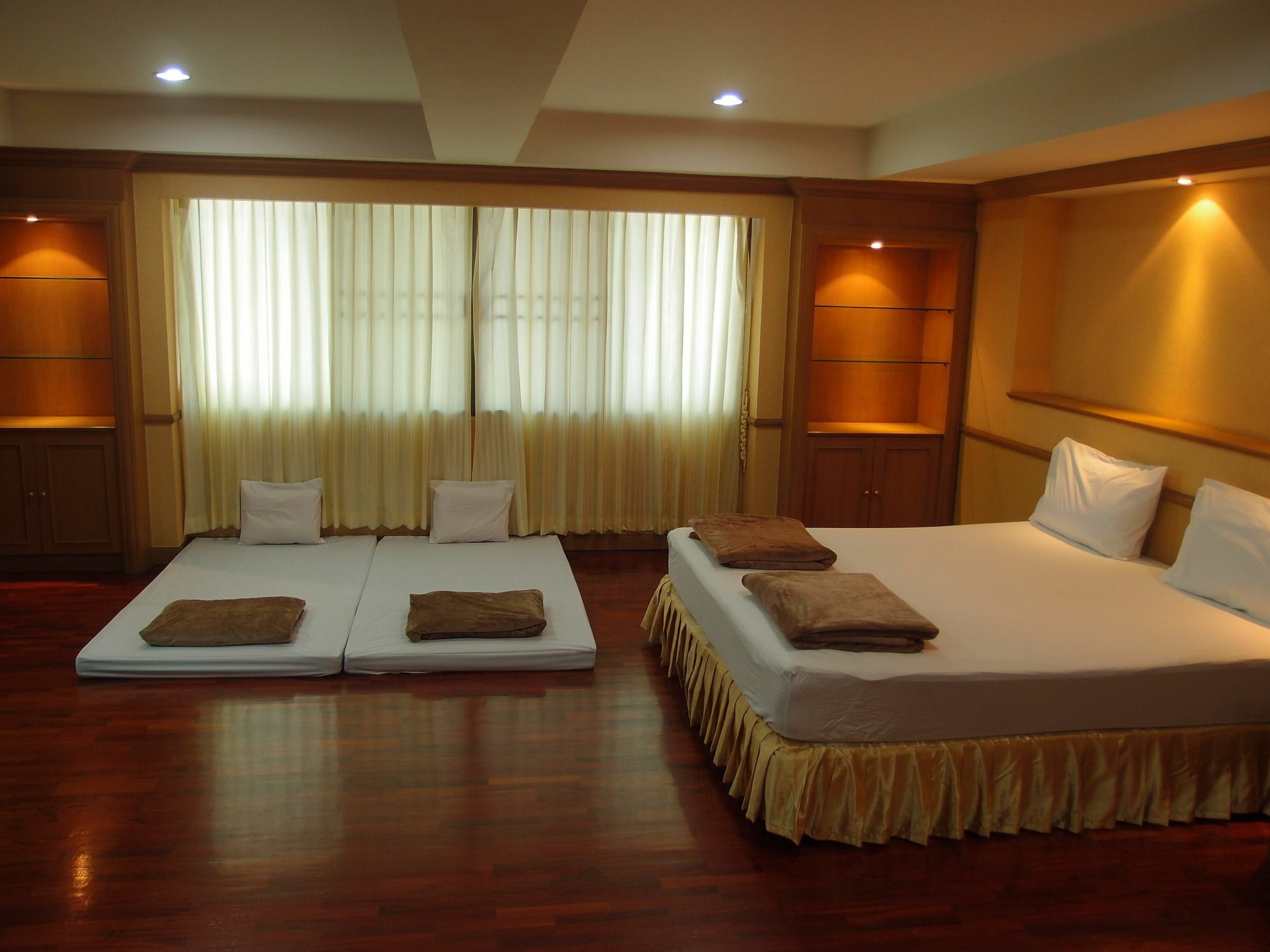 Khách sạn Alameda 3*