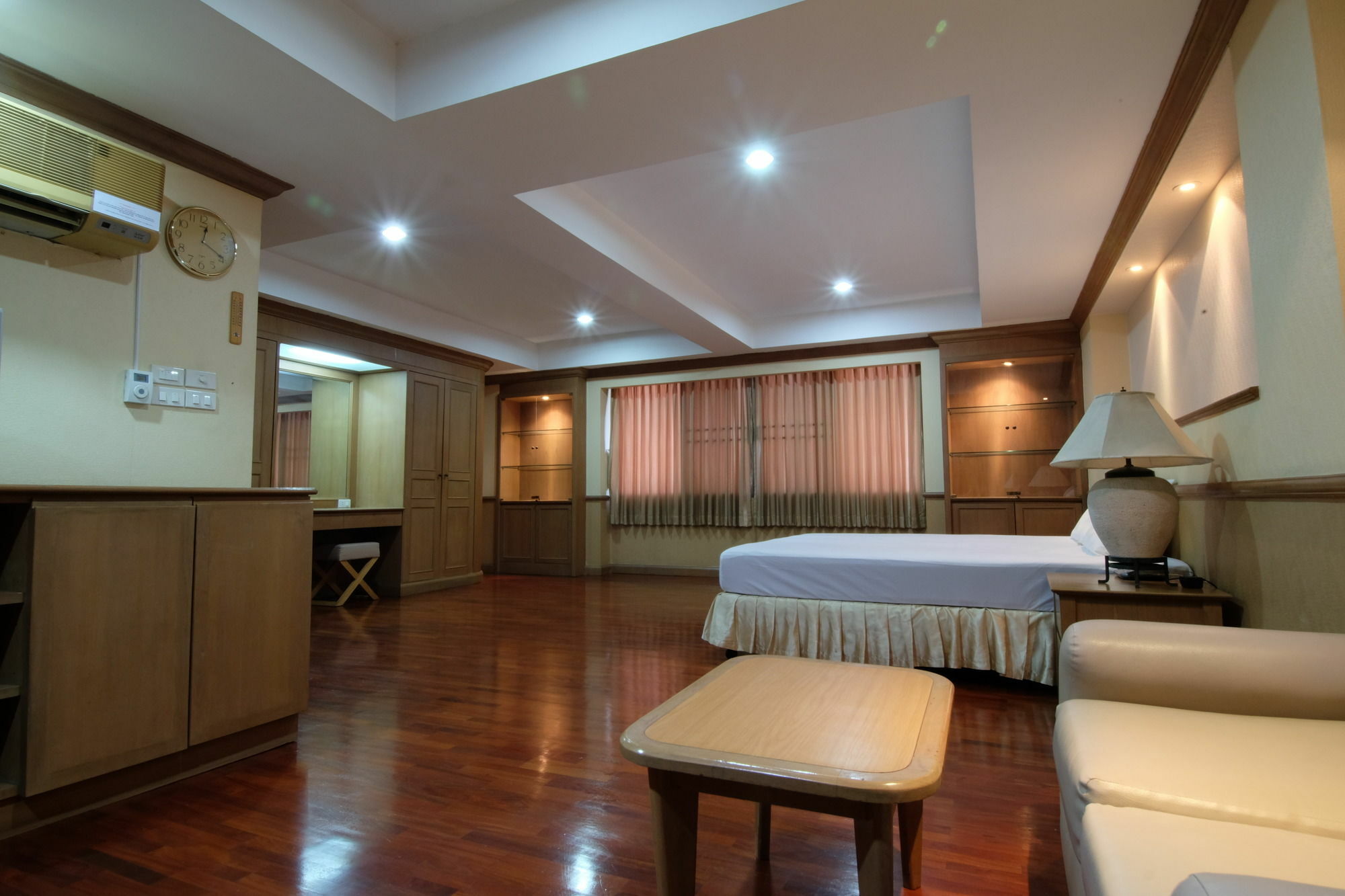 Khách sạn Alameda Bangkok